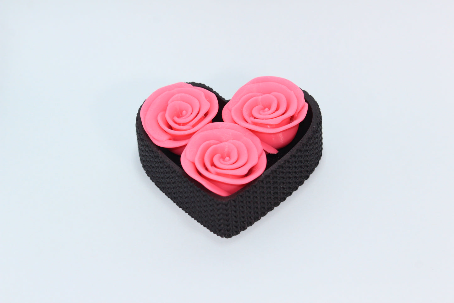 Heart-shaped 3D printed gift box with 3 roses - choose the color you want