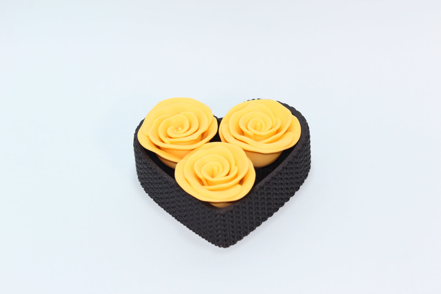Heart-shaped 3D printed gift box with 3 roses - choose the color you want