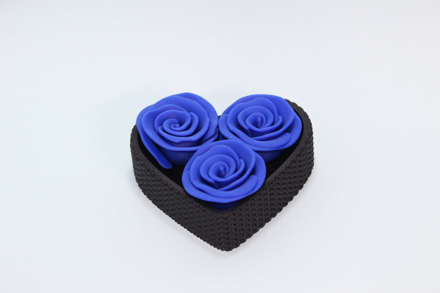 Heart-shaped 3D printed gift box with 3 roses - choose the color you want