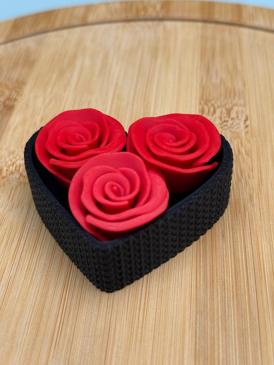 Heart-shaped 3D printed gift box with 3 roses