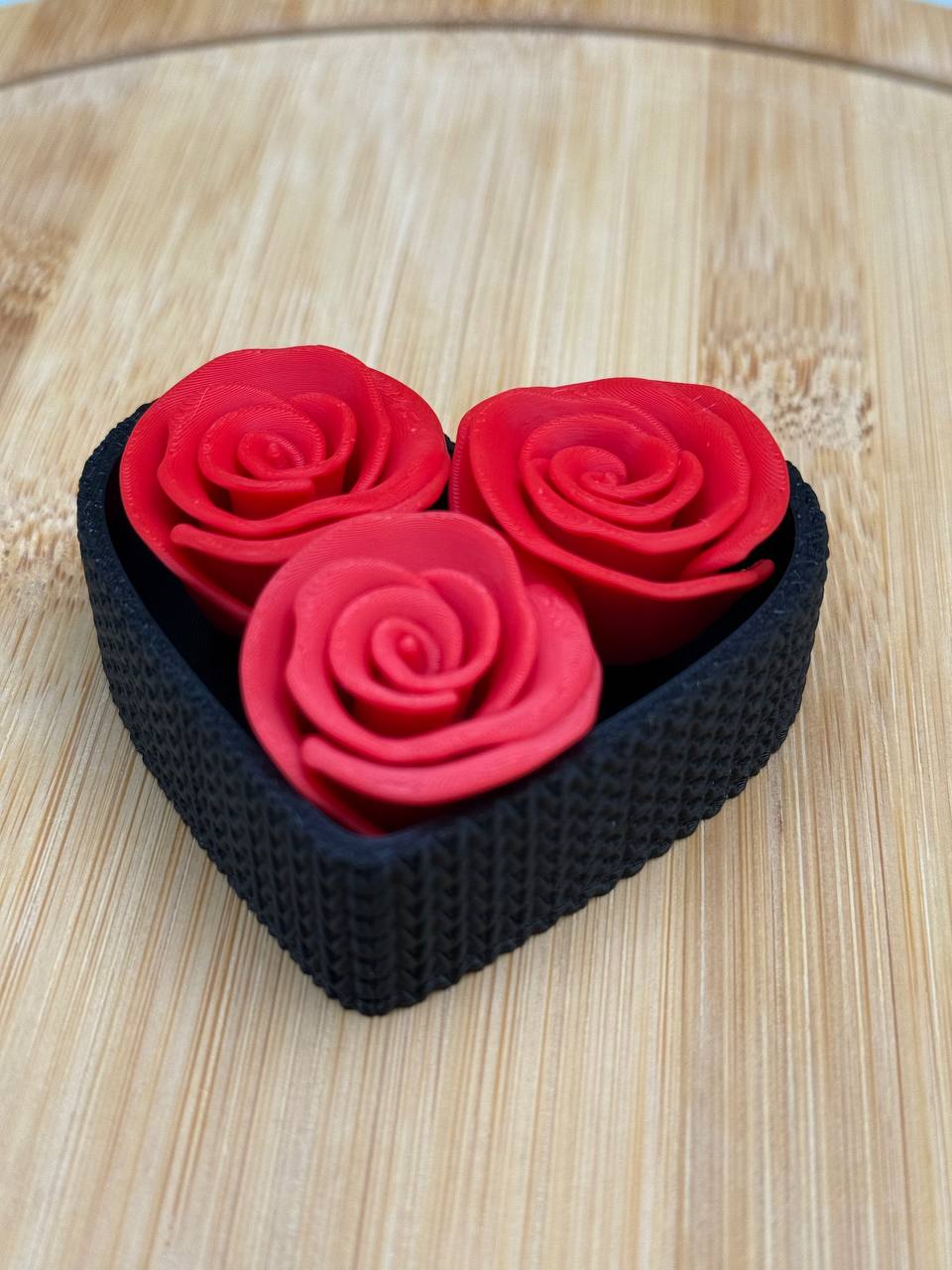 Heart-shaped 3D printed gift box with 3 roses