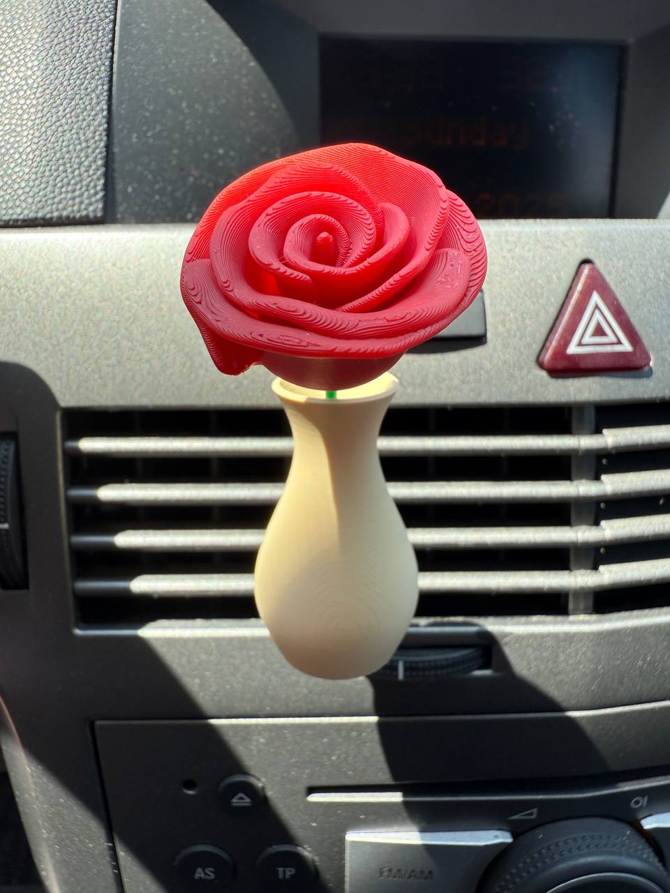 Mini Car Vase with Roses – 3D Printed Decoration for the Air Vent