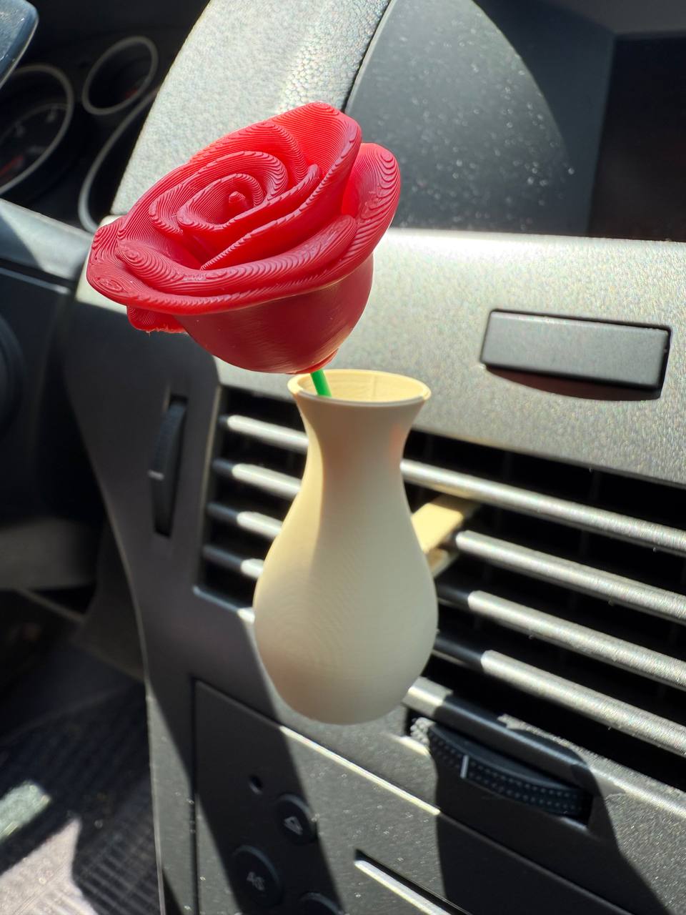 Mini Car Vase with Roses – 3D Printed Decoration for the Air Vent