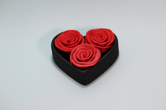 Heart-shaped 3D printed gift box with 3 roses - choose the color you want